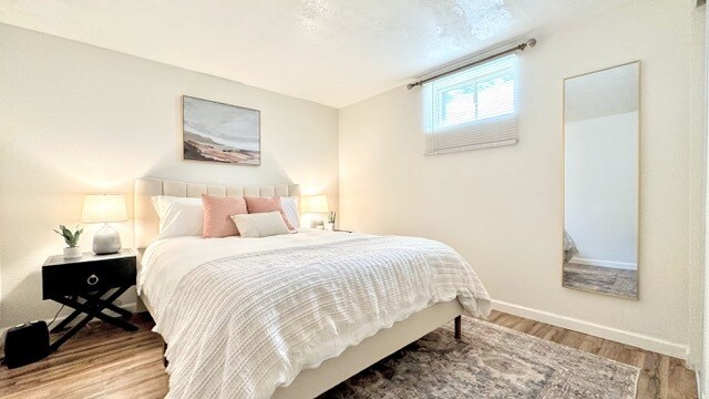 Master bedroom with queen size bed - 6120 Hoyt St
