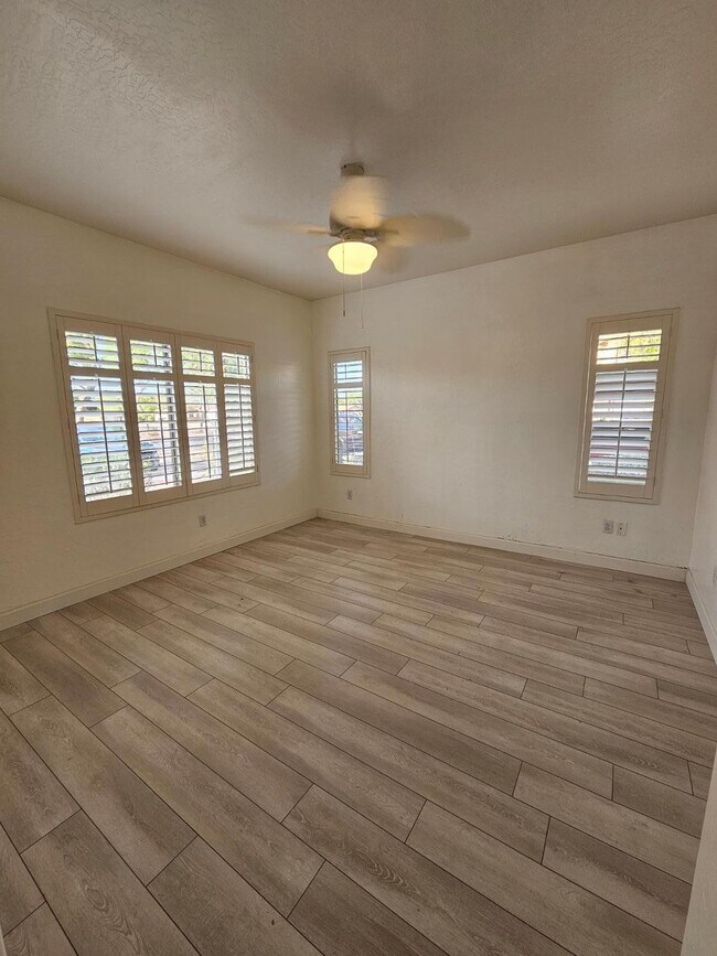 Building Photo - 1351 N Pleasant Dr
