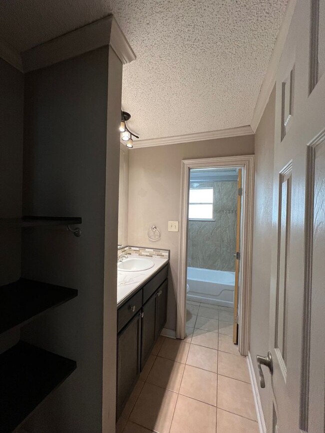 Building Photo - Shadow Bluff