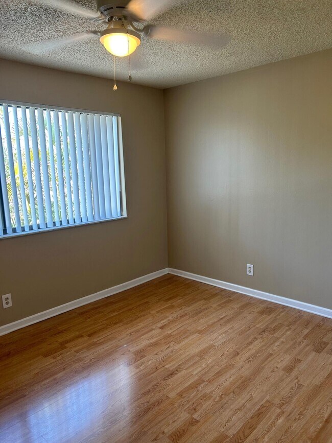 Building Photo - 139 Sparrow Dr