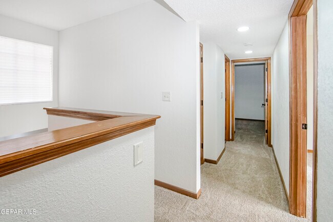 Building Photo - 929 Totonaca Ln