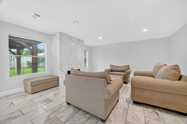 Building Photo - 6654 Stonefort Ct