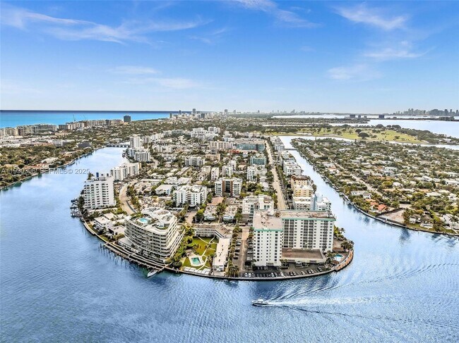 Building Photo - 10065 Bay Harbor Terrace