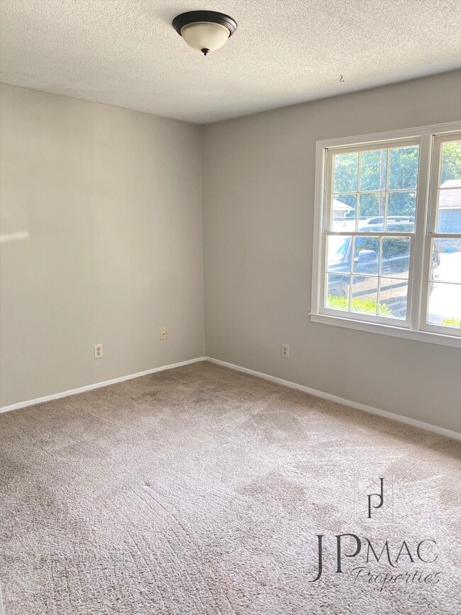 Building Photo - 18 Simmons Ct