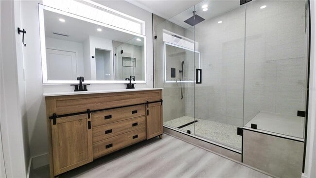 Building Photo - 5039 N Beach Rd