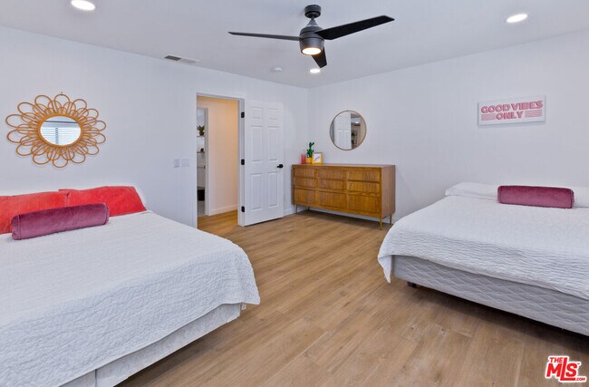 Building Photo - 2660 N Farrell Dr