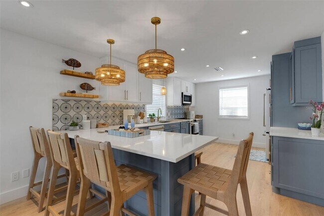 Building Photo - 4360 Chatham Dr