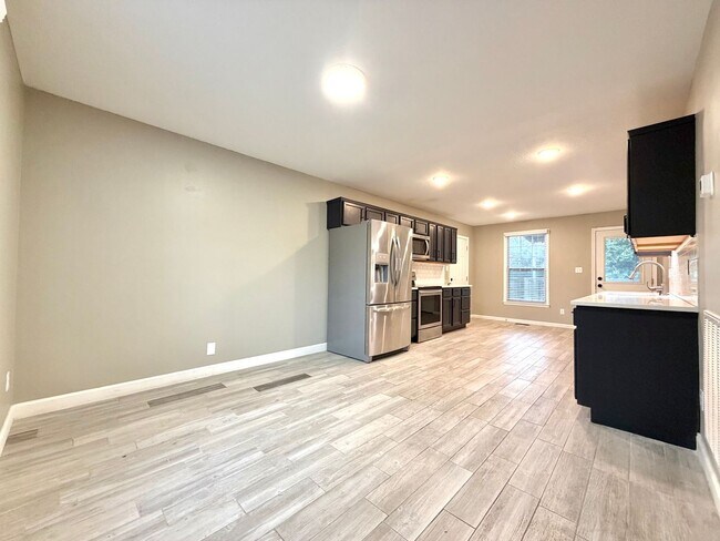 Building Photo - 1909 Needmore Rd