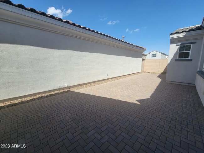 Building Photo - 240 E Shamrock Dr