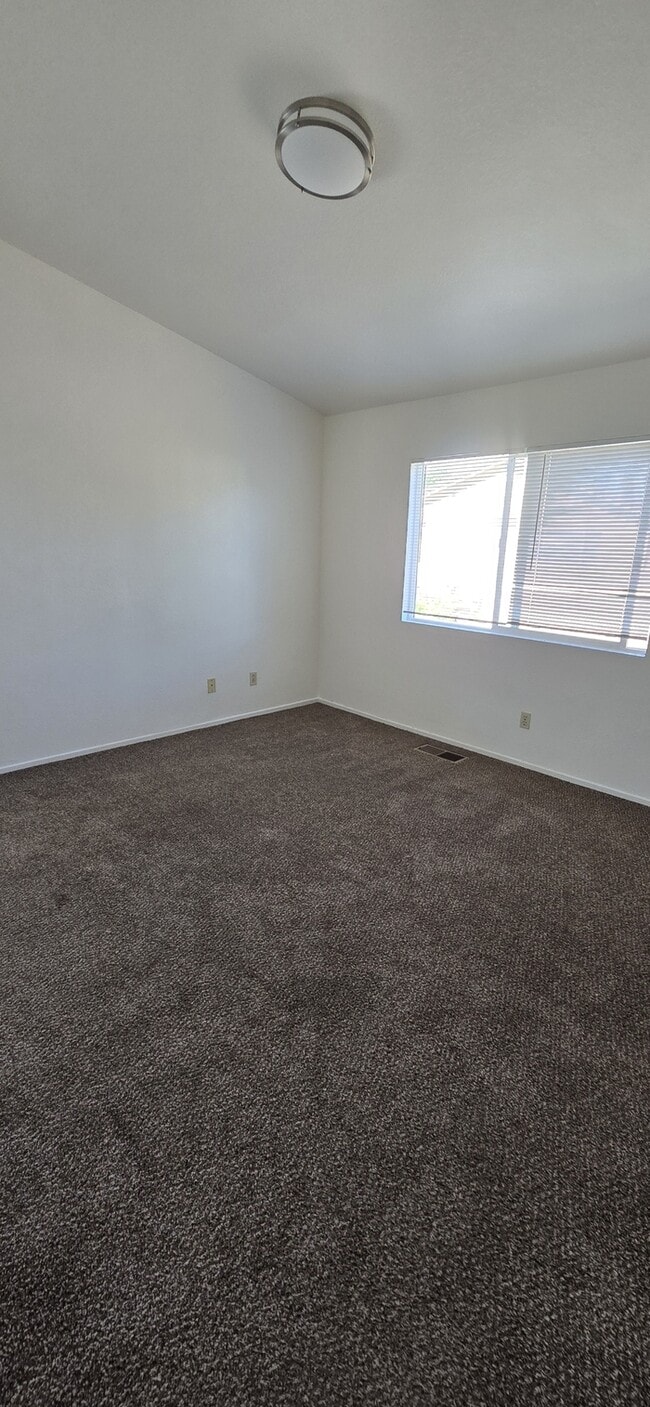 Building Photo - Weston Ranch 4 Bedroom 3 Bathroom Home