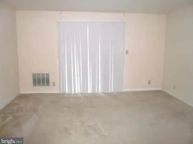 Building Photo - 200 Grosvenor Ln