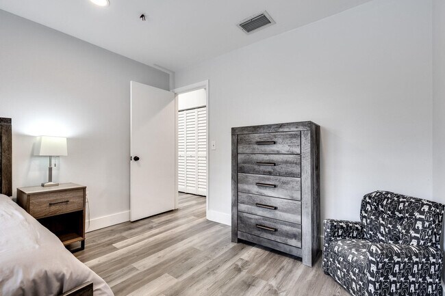 Building Photo - 13155 Chadwick Ct