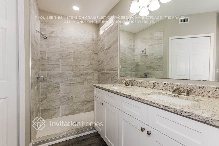 Building Photo - 16322 Bridgecrossing Dr