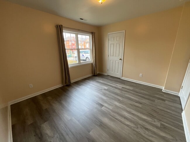 Building Photo - 3 Bedroom Home in Greensboro-Available Now to View! Updated Home