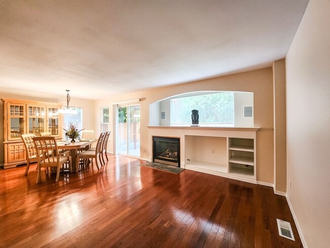 Building Photo - 3-Bedroom Gleneagle Townhome Available Now!