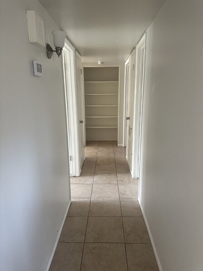 Building Photo - "Charming 3-Bedroom Oasis with 2 Baths in Phoenix – 1280 Sq Ft of Comfort Awaits You!"