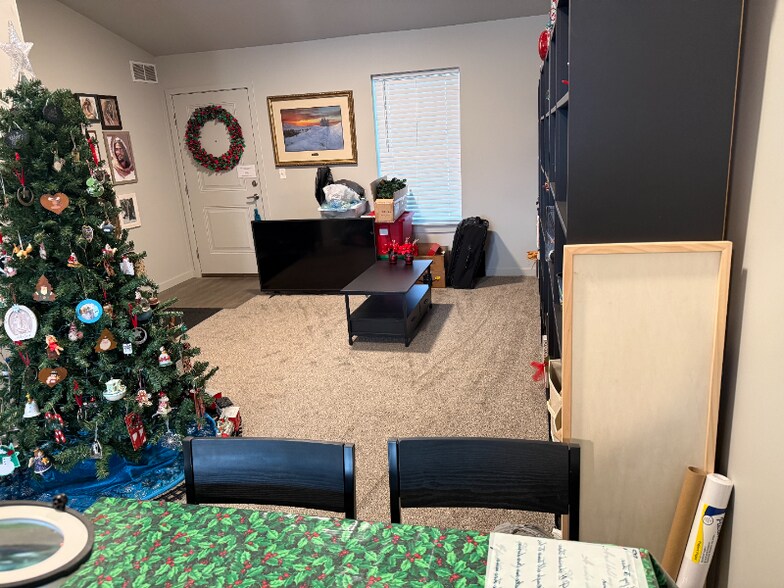 Building Photo - 67 W 600 S