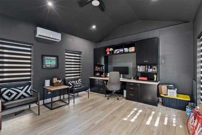 Building Photo - 310 Saddle Blanket Dr