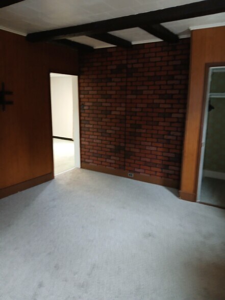 Building Photo - 14 Milford St