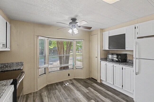 Building Photo - 14351 W Ravine Run