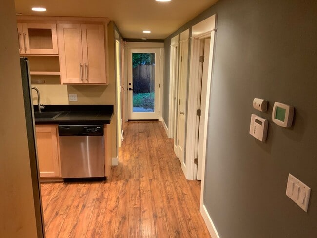 Building Photo - A Must See! 4 Bedroom House in North Eugene