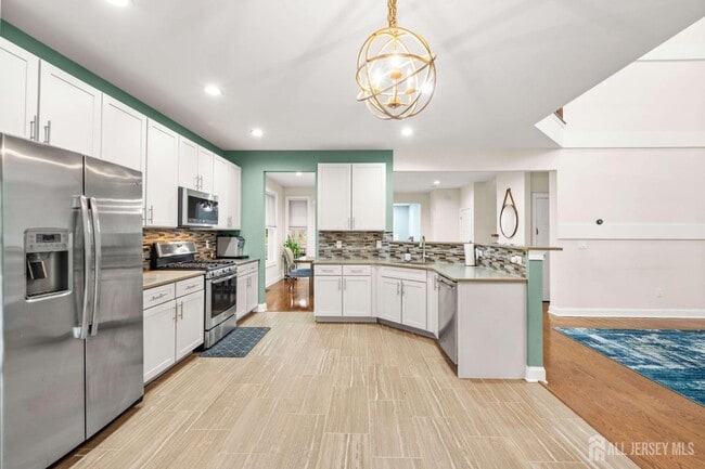 Building Photo - 2 Gonzalez Dr