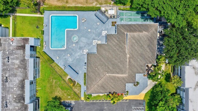 Building Photo - 8390 Sands Point Blvd