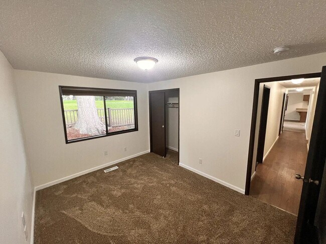 Building Photo - Rambler Golf Course View 3bd 2bath Avail. March 6th