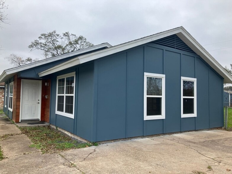 Building Photo - 517 Windswept Dr