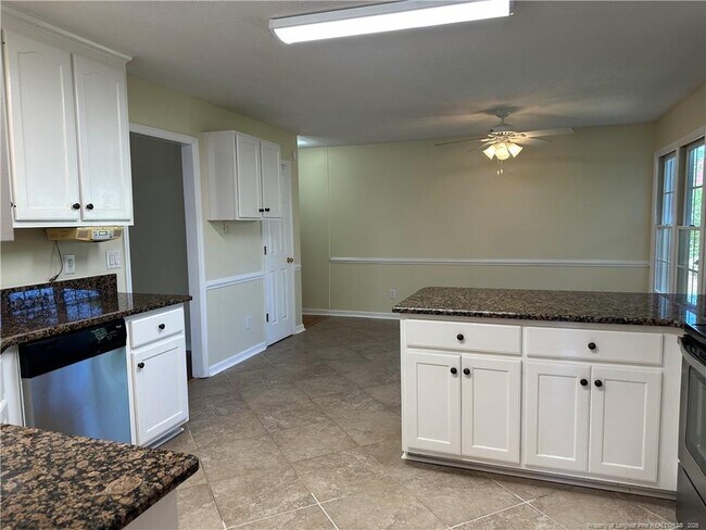 Building Photo - 2827 Beringer Dr