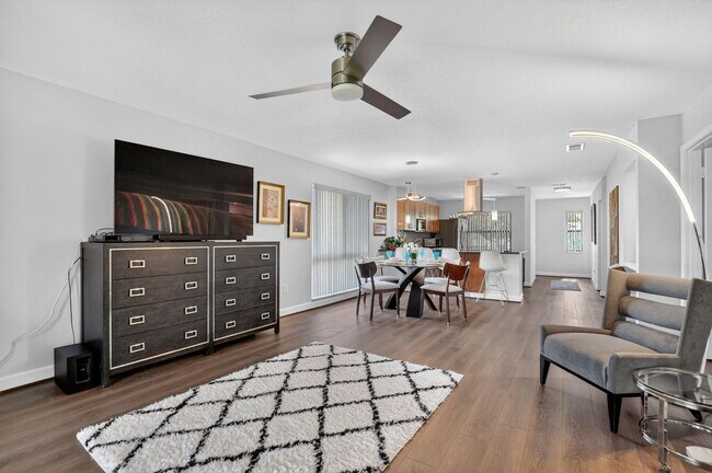 Building Photo - 21911 Cypress Dr