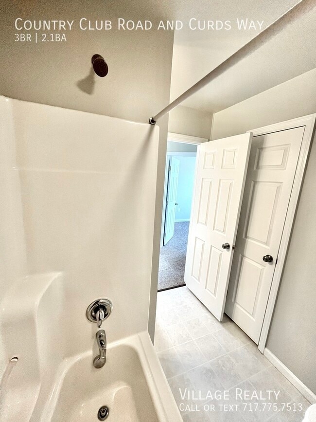 Building Photo - 703 Country Club Rd