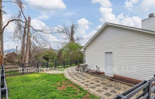 Building Photo - 108 Sandpiper Ct