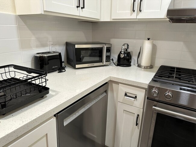 Building Photo - 204 Larkspur Plaza Dr