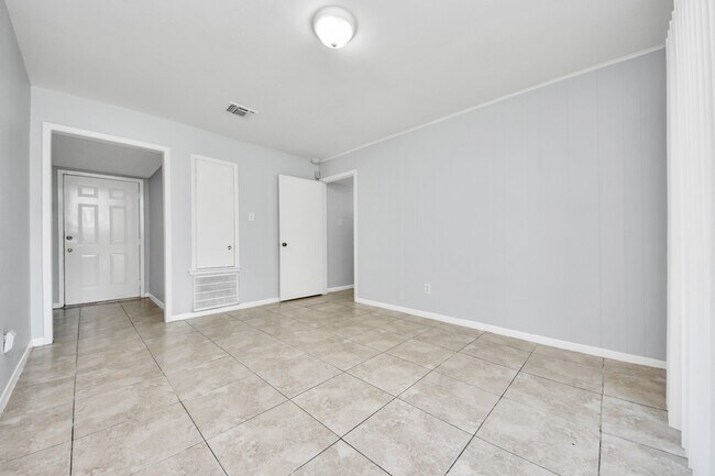 Building Photo - 3806 Charriton Dr
