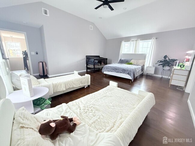 Building Photo - 42 Nelson Ave