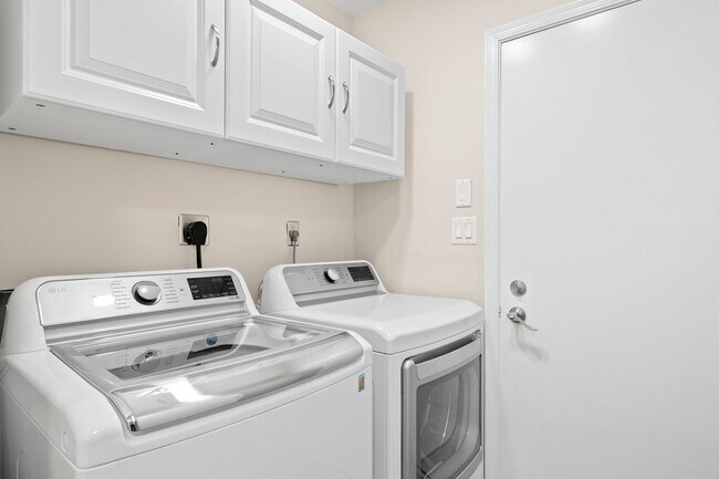 Building Photo - AMAZING ASU RENTAL CLOSE TO CAMPUS