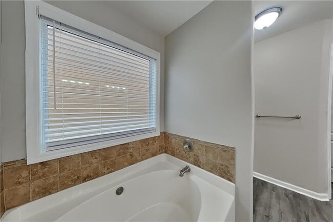 Building Photo - 1980 Lily Valley Dr