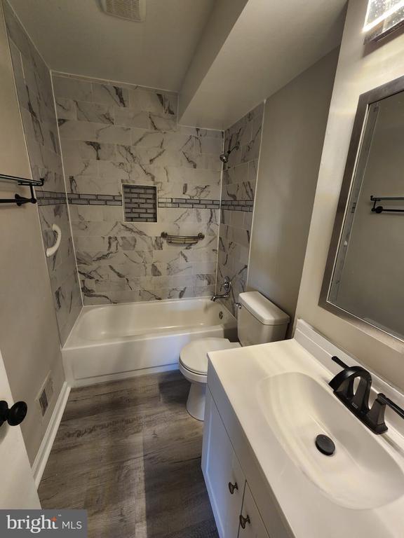 Building Photo - 5625 Reardon Ln