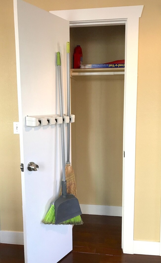 Building Photo - Available Now - 2Bedroom/1Bathroom in RiNo!