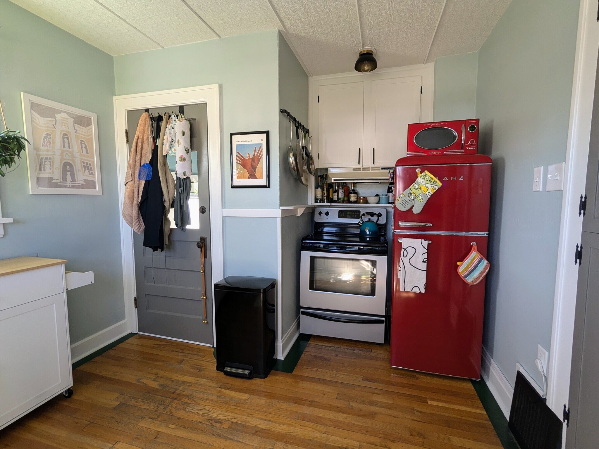 Kitchen - 609 Randall Ave