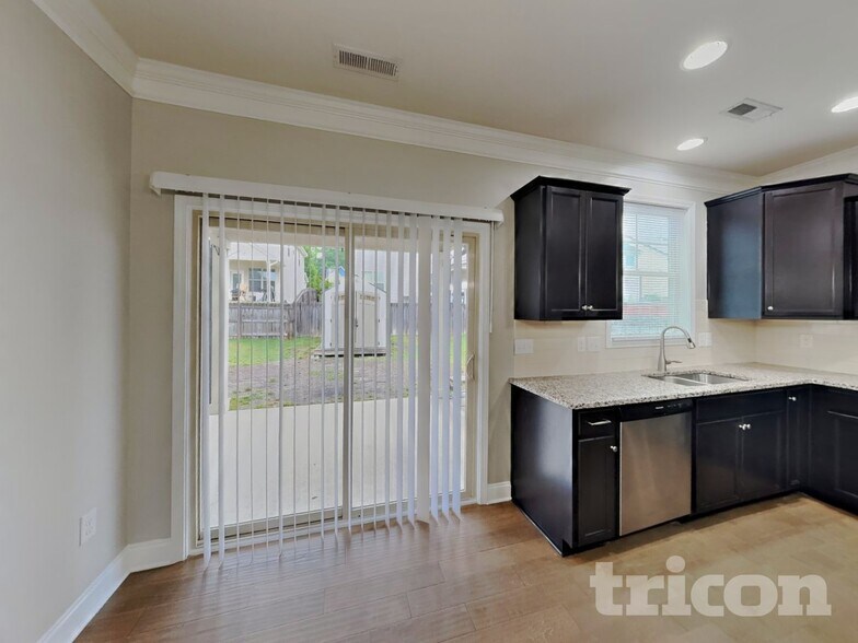 Building Photo - 7553 Poplar Meadow Ln