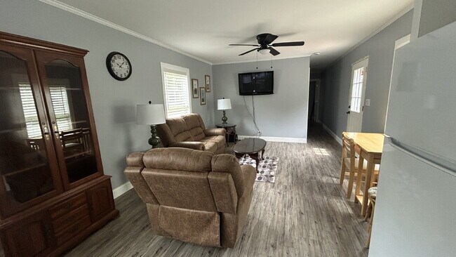 Building Photo - A rare find! Quiet country living in a single-level, 3 bed/2 bath home in Kennebunk!