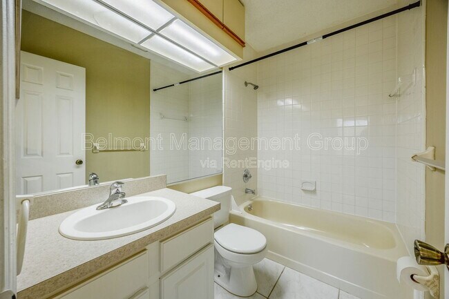 Building Photo - 7431 Glen Oaks Way