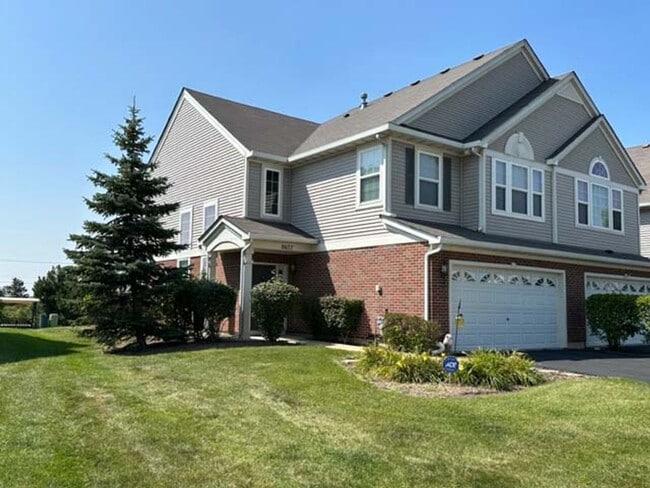 END UNIT TOWNHOME WITH 3 BEDROOMS, 2.1 BAT... - 8627 Foxborough Way ...