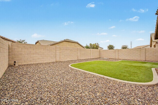 Building Photo - 3514 E Cowboy Cove Trail