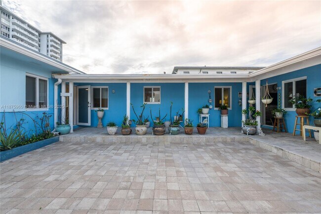 Building Photo - 3220 N Surf Rd