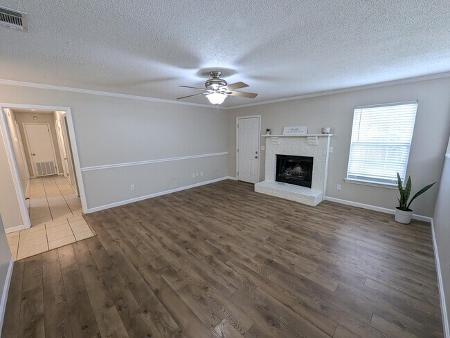 Building Photo - 1625 Campbell Dr N