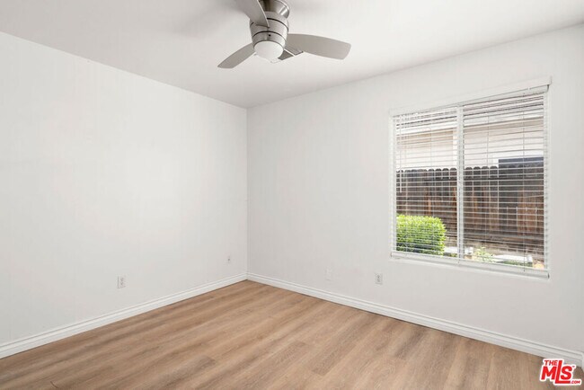 Building Photo - 10711 4 Bears Dr