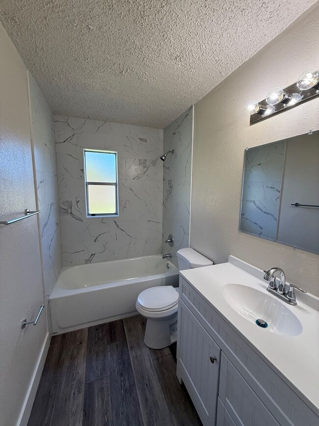 Building Photo - 3 Bedroom/1 Bathroom Single Family Home